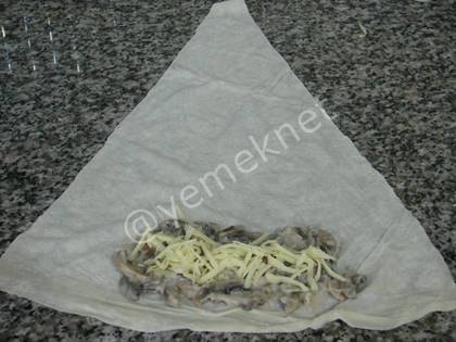 Beşamel Soslu Mantarlı Börek